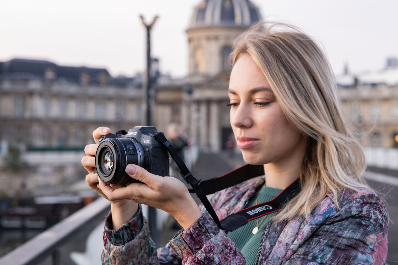 Canon EOS R8 + RF 24-50mm F4.5-6.3 IS STM Kit MILC 24,2 MP CMOS 6000 x 4000 Pixels Zwart - Afbeelding 11